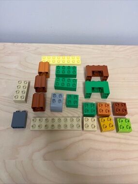 LEGO DUPLO Bulk lot, 19 pieces, brown, green, grey, yellow - TODDLER TOY